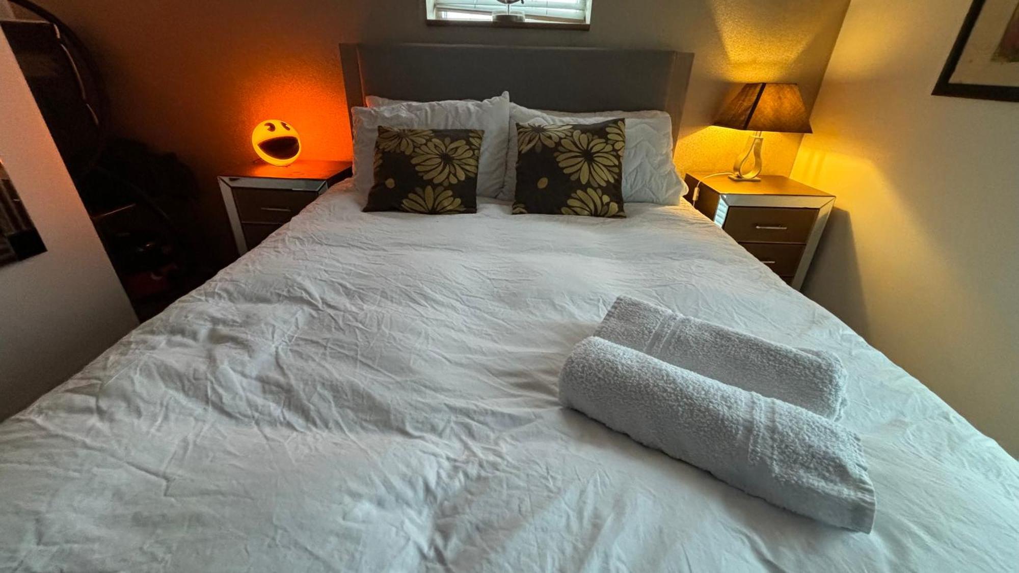 Float Uniquely On Waterfront On Our High End 8 Berth Houseboat Botel Liverpool